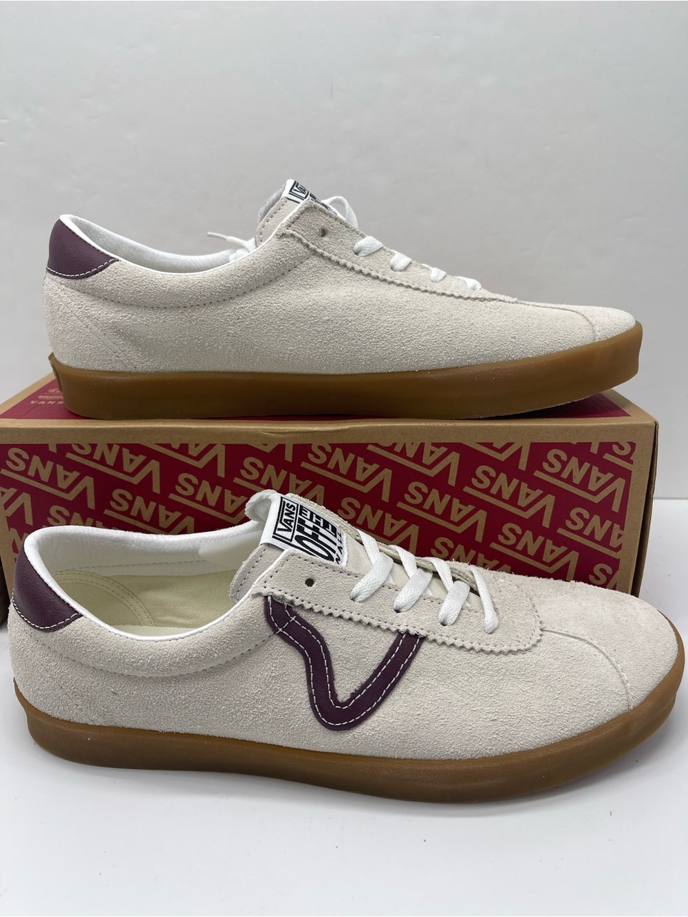 Vans M Sz11 Sport Low Suede Marshmallow/Port Royal
VN000CTDKQP Sneakers Plum Acc